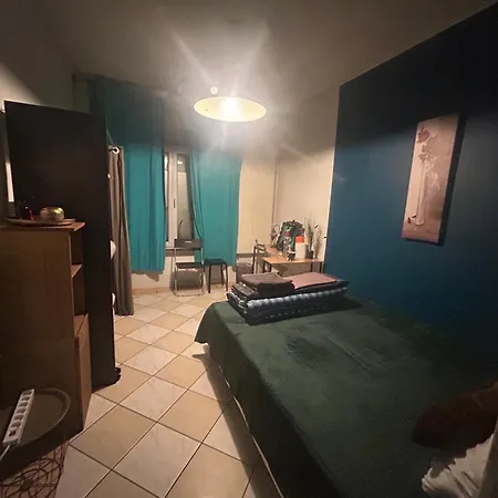 Bleu Pour 1 Seul Personne Проживание в семье